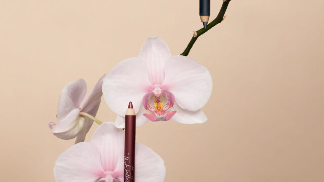 Sulapac® Flow 1.8 is a cutting-edge, bio-based material engineered specifically for the demanding requirements of cosmetic pencils and thin-walled packaging.