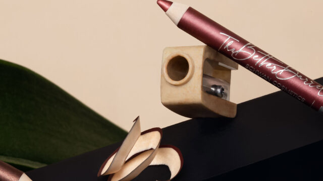Sulapac® Flow 1.8 is a cutting-edge, bio-based material engineered specifically for the demanding requirements of cosmetic pencils and thin-walled packaging.